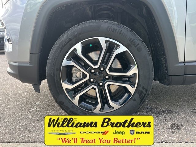 2024 Jeep Compass Limited - Silver Zynith Metallic Clearcoat exterior view 9