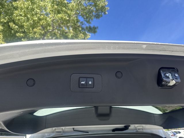 Used 2023 White Nissan Platinum image 14