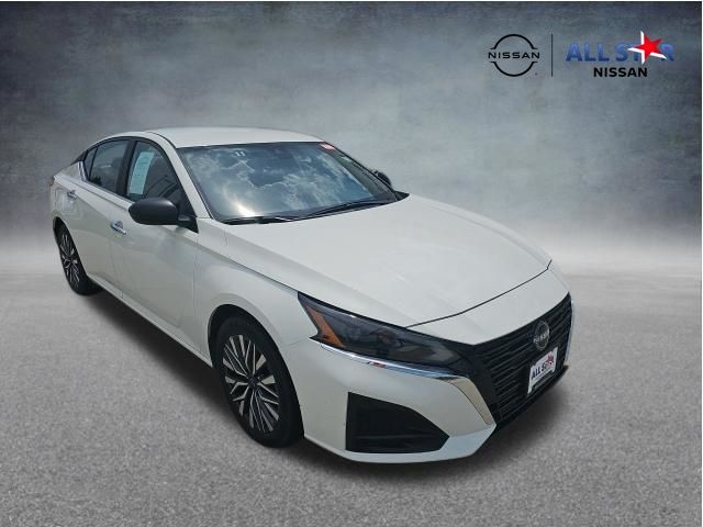Glacier White 2025 Nissan Altima Sedan Front-Wheel Drive Continuously Variable Transmission