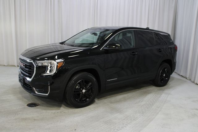 Used 2022 Black GMC SLE image 25