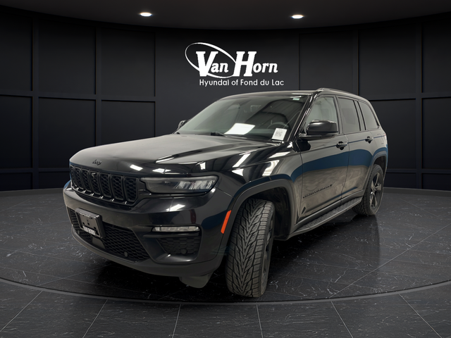 Used 2024 Diamond Black Crystal Pearlcoat Jeep Limited image 3