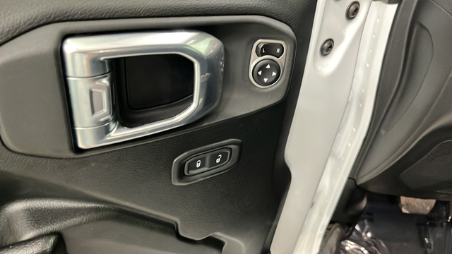 Used 2021 Bright White Clearcoat Jeep Rubicon image 21