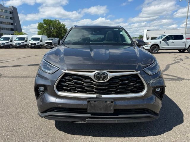 2021 Gray Toyota Highlander XLE AWD SUV