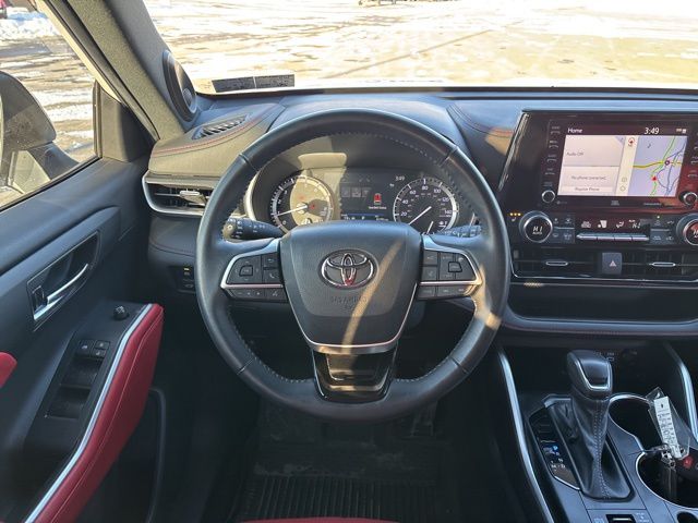 used 2022 Toyota Highlander car, priced at $31,899