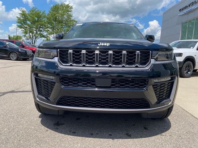 2026 Jeep Grand Cherokee Limited - Diamond Black exterior view 2