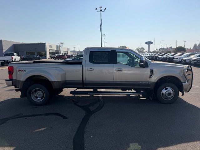 2017 White Gold Metallic Ford Super Duty F-350 DRW Lariat 4X4 Truck