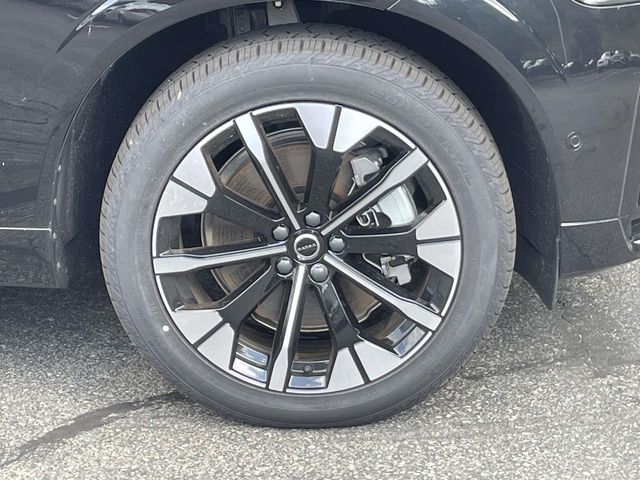 New 2026 Black Volvo T8 Plus image 5