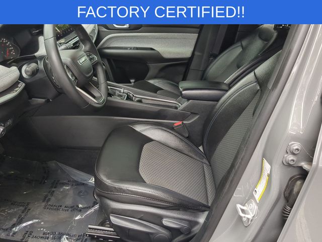Used 2024 Gray Jeep Latitude image 14
