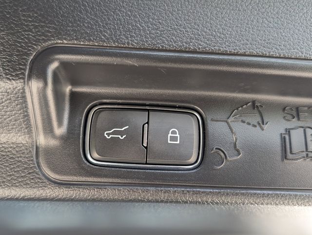 2022 Ford Explorer XLT Black at Community Kia