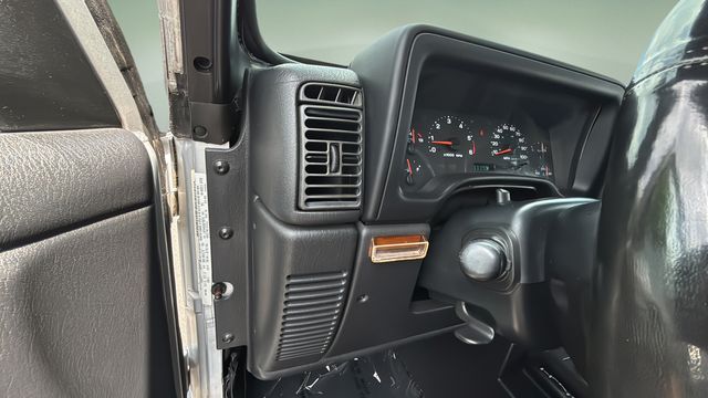 Used 2006 Silver Jeep Unlimited image 21
