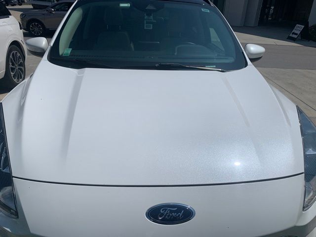 Used 2020 White Ford SEL image 4