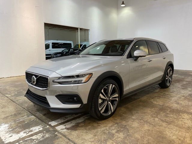 Silver 2025 Volvo V60 Cross Country B5 Plus AWD Wagon All-Wheel Drive Automatic