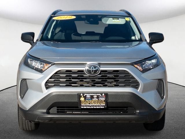 2019 Toyota RAV4 LE 13