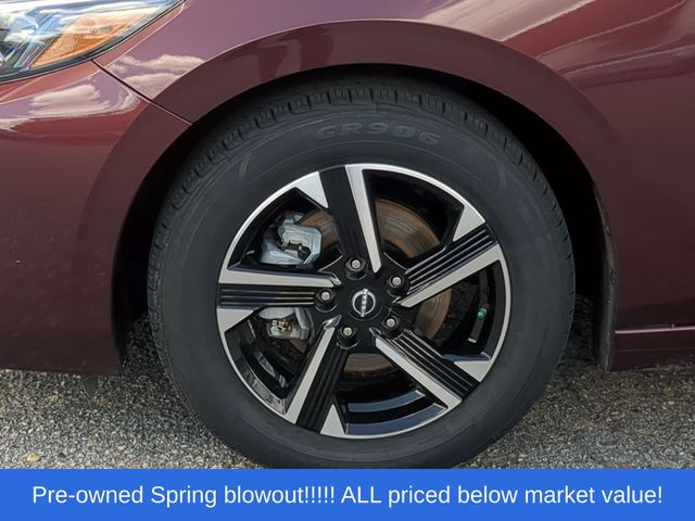 Used 2025 Rosewood Metallic Nissan SV image 18