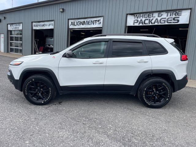 2016 Jeep Cherokee Trailhawk - Bright White Clearcoat exterior view 4