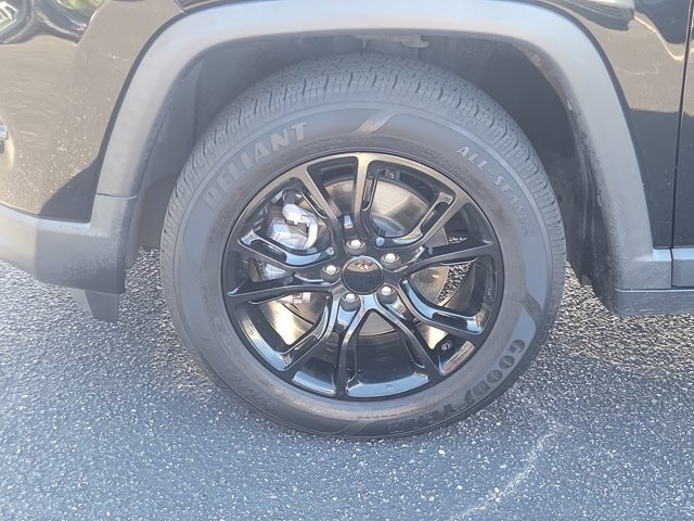 Used 2022 Black Jeep Latitude image 28