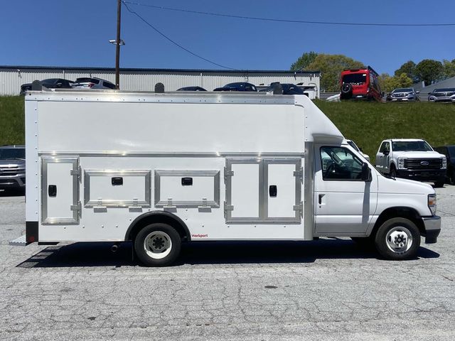 2025 Ford E-450SD Base 6