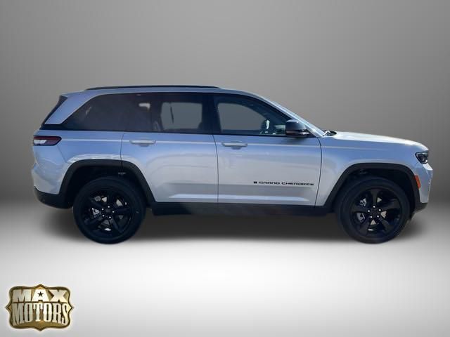 2025 Jeep Grand Cherokee Altitude 12