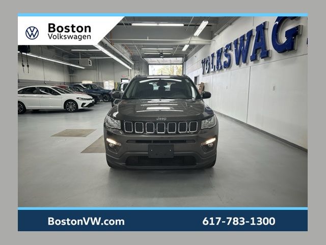 Gray (Granite Crystal Metallic Clearcoat) 2018 Jeep Compass Latitude 4WD SUV / Crossover Four-Wheel Drive 9-Speed Automatic