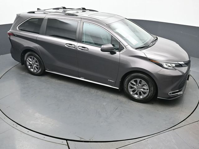 2021 Toyota Sienna XLE 37