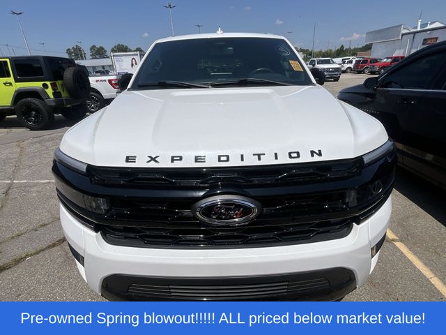 Used 2022 White Ford Limited image 2