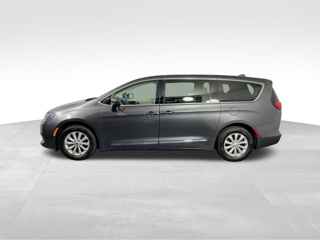 2017 Chrysler Pacifica Touring 27