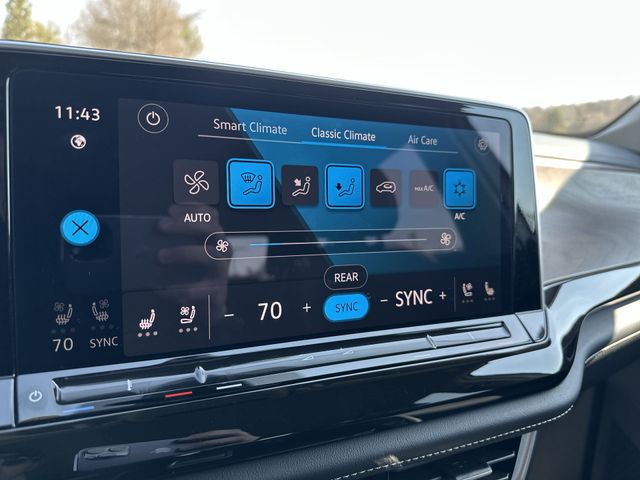 Certified Used 2025  Volkswagen 2.0T SE w/Technology image 18