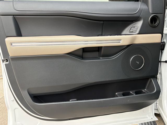 Used 2022 White Ford Limited image 10