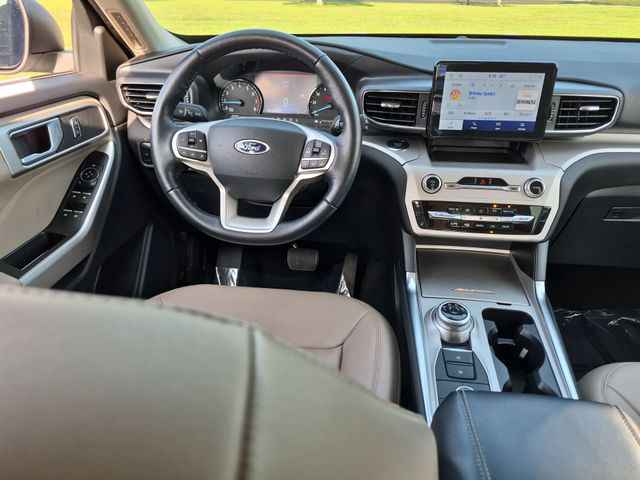 Used 2023 White Metallic Ford XLT image 30