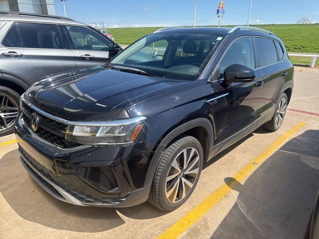 Blue 2024 Volkswagen Taos SE FWD SUV / Crossover Front-Wheel Drive 8-Speed Automatic