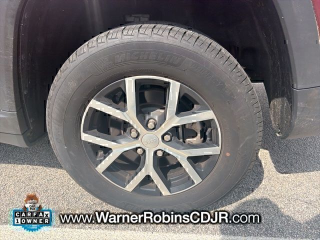 Used 2023 Red Jeep Limited image 4