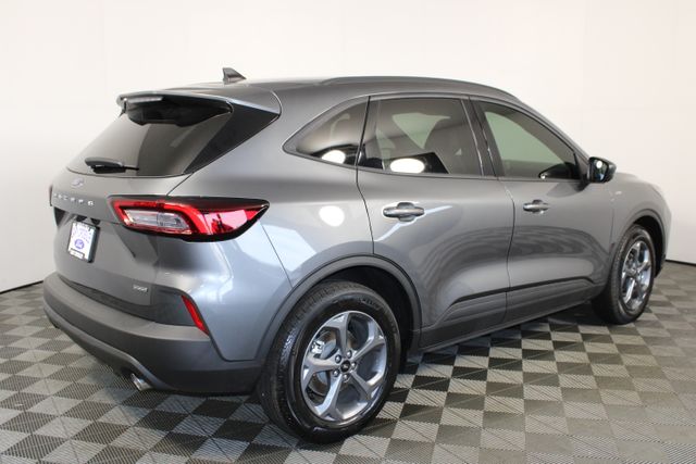 2025 Ford Escape ST-Line photo 2