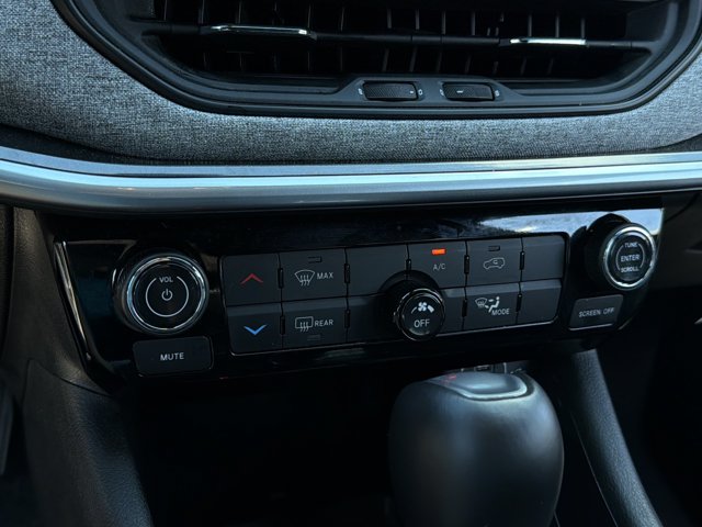 Used 2025 Silver Jeep Latitude image 24