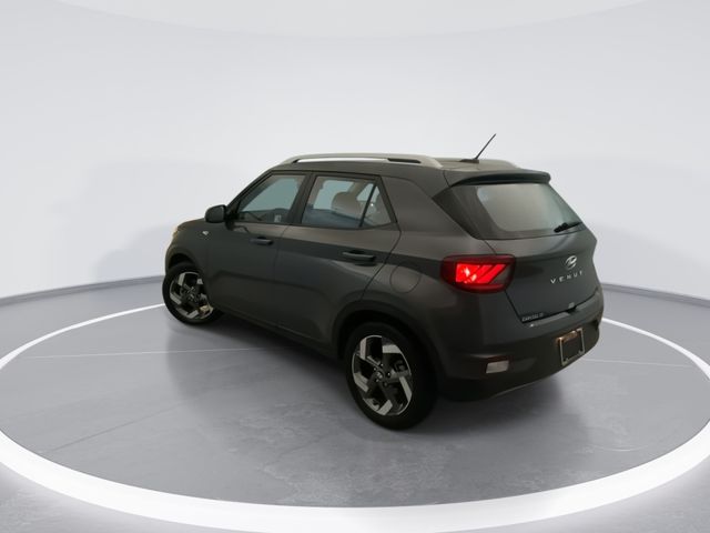 Used 2024 Gray Hyundai SEL image 4