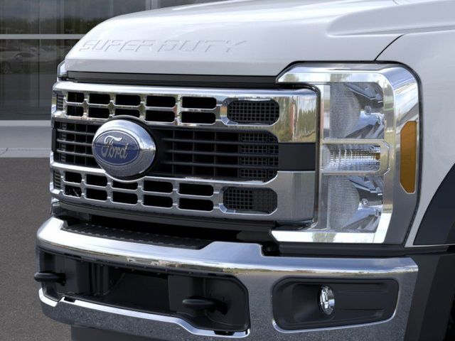 New 2026 Oxford White Ford F-450® XL image 17