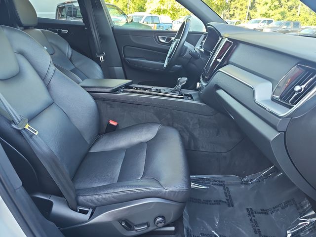 Used 2019 White Volvo T6 Momentum image 10