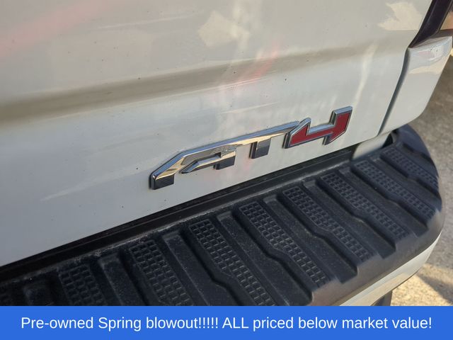 Used 2022 White GMC AT4 image 13