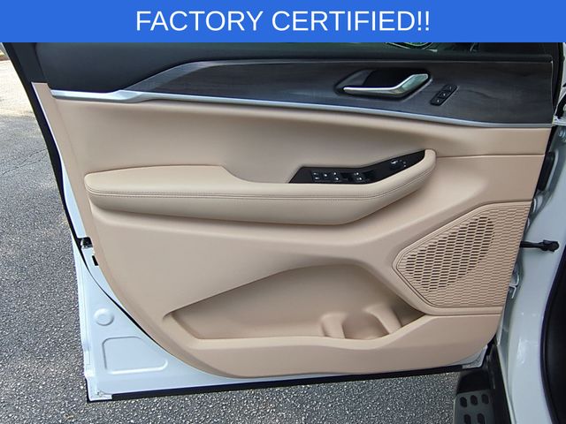Used 2025 White Jeep Limited image 12