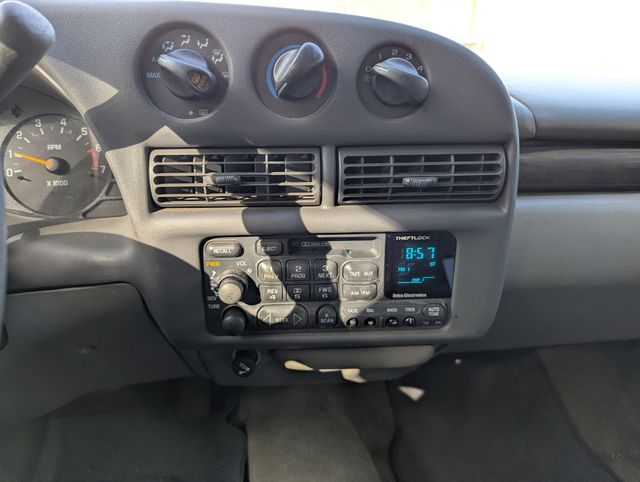 2001 Chevrolet Lumina Base FWD Sedan