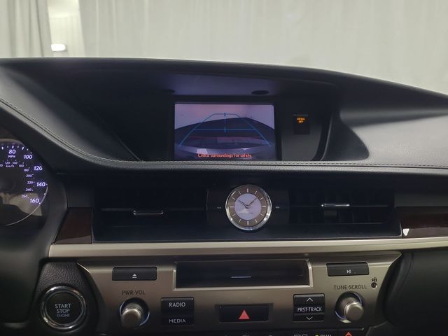 2013 – Lexus – ES