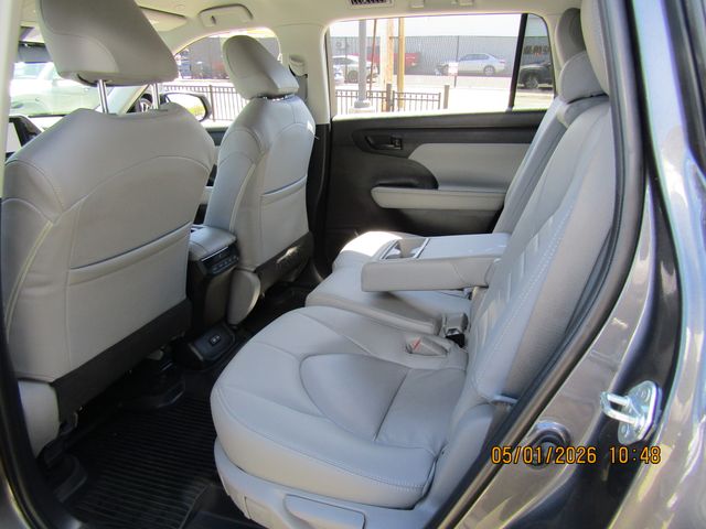 used 2023 Toyota Highlander car, priced at $33,999