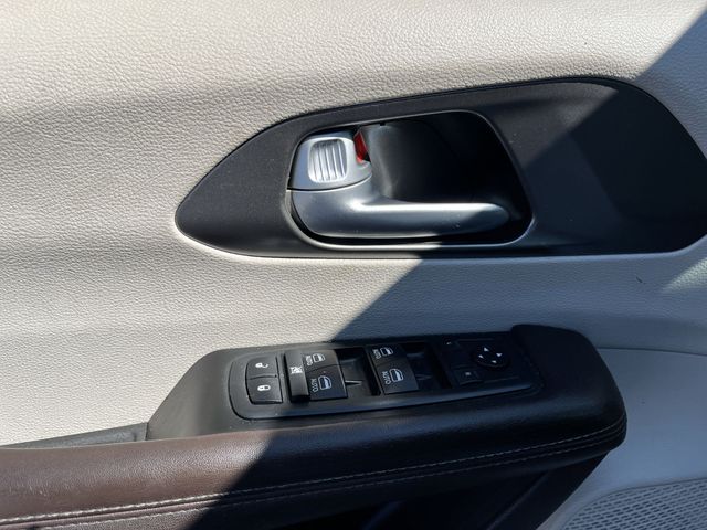 Used 2019 White Chrysler Touring L Plus image 17