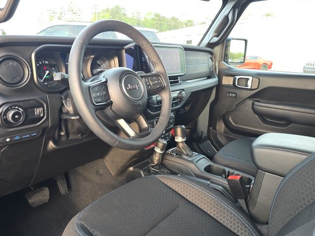 2025 Jeep Wrangler Rubicon 4xe:B02249