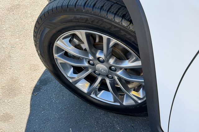 used 2020 Jeep Cherokee car, priced at $18,290