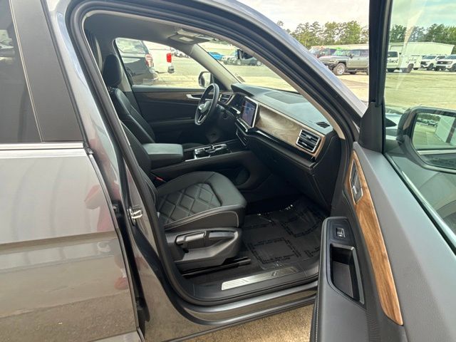 2025 Volkswagen Atlas 2.0T SE w/Technology:L168456A