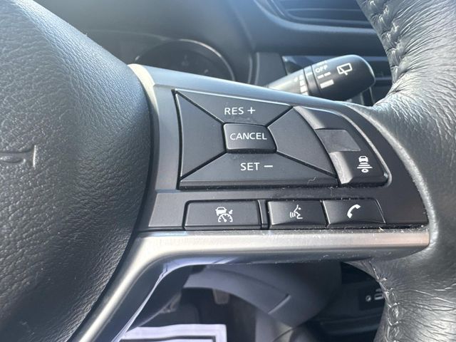 2018 Nissan Rogue - Image 15