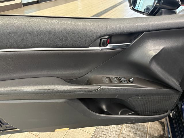 Used 2022  Toyota XSE image 6