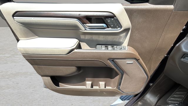 Used 2022 Silver GMC SLT image 17