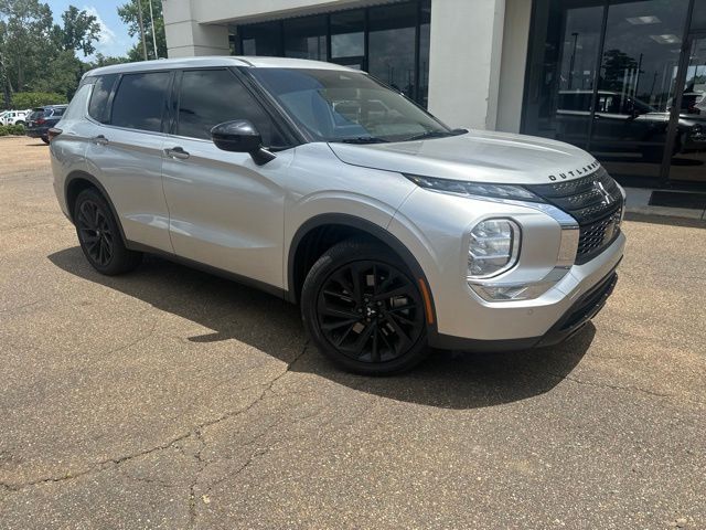 2022 Mitsubishi Outlander Black Edition FWD