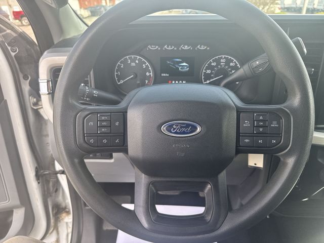 Used 2023  Ford XLT image 13
